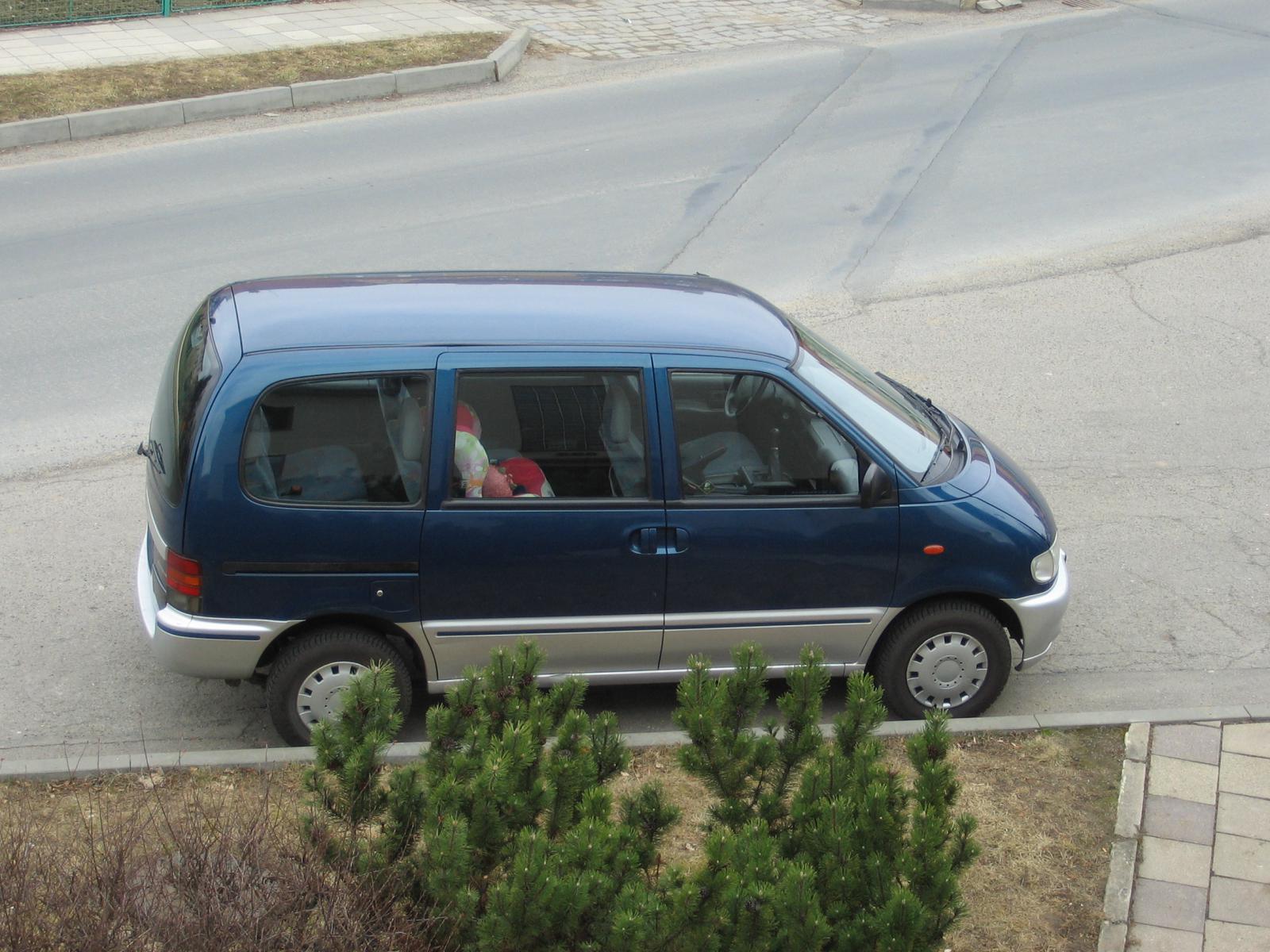 Nissan serena 2000 года