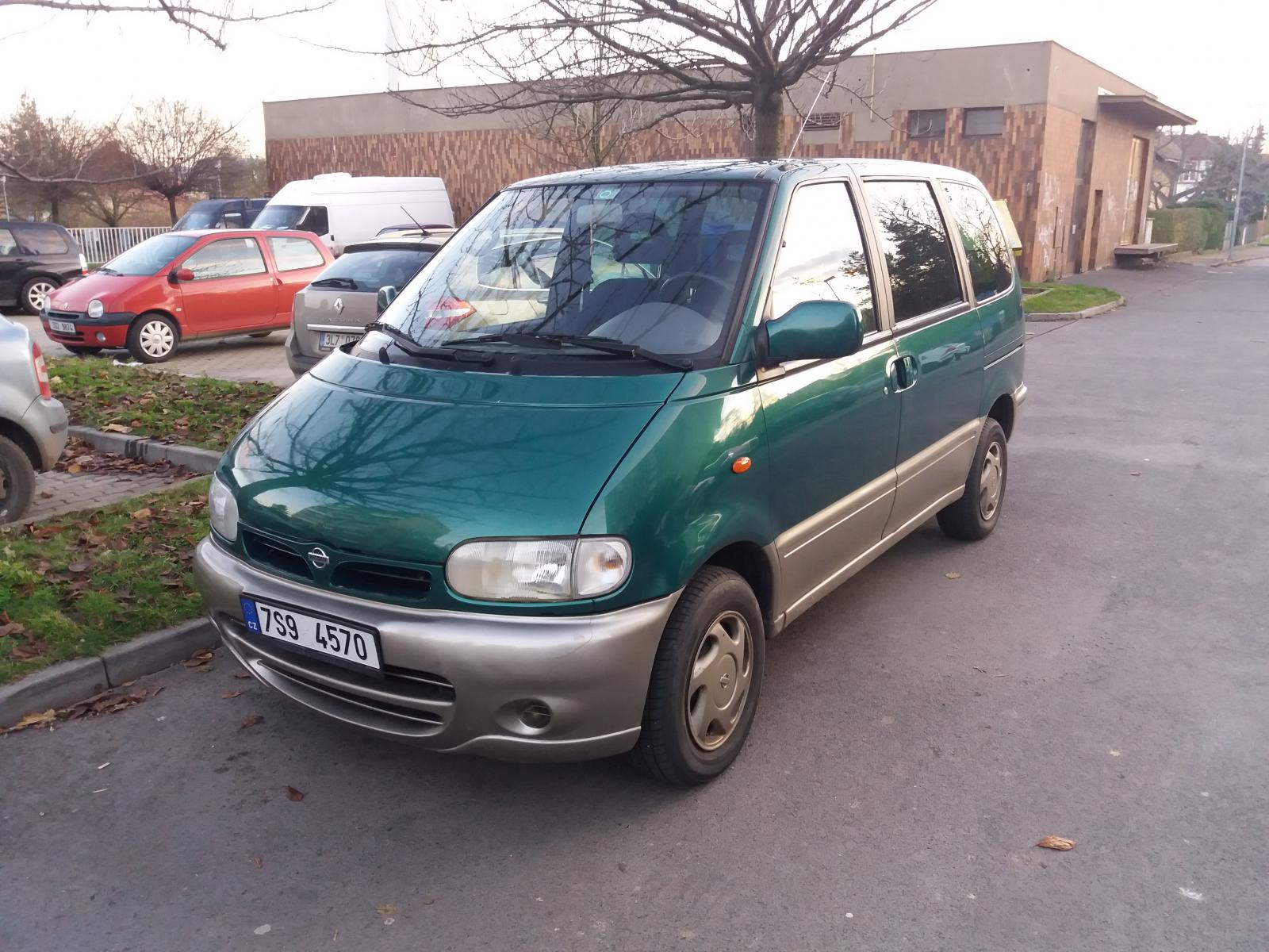 Nissan serena 2000 года